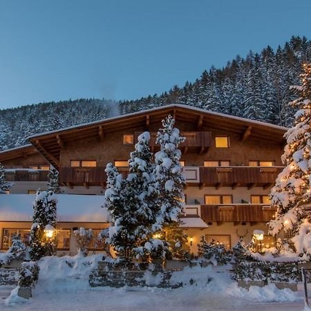 Hotel Pettneuerhof Pettneu am Arlberg Bagian luar foto