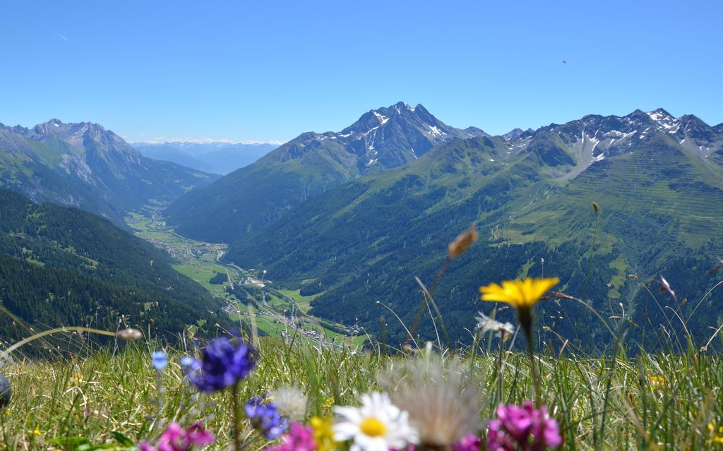 Hotel Pettneuerhof Pettneu am Arlberg Bagian luar foto