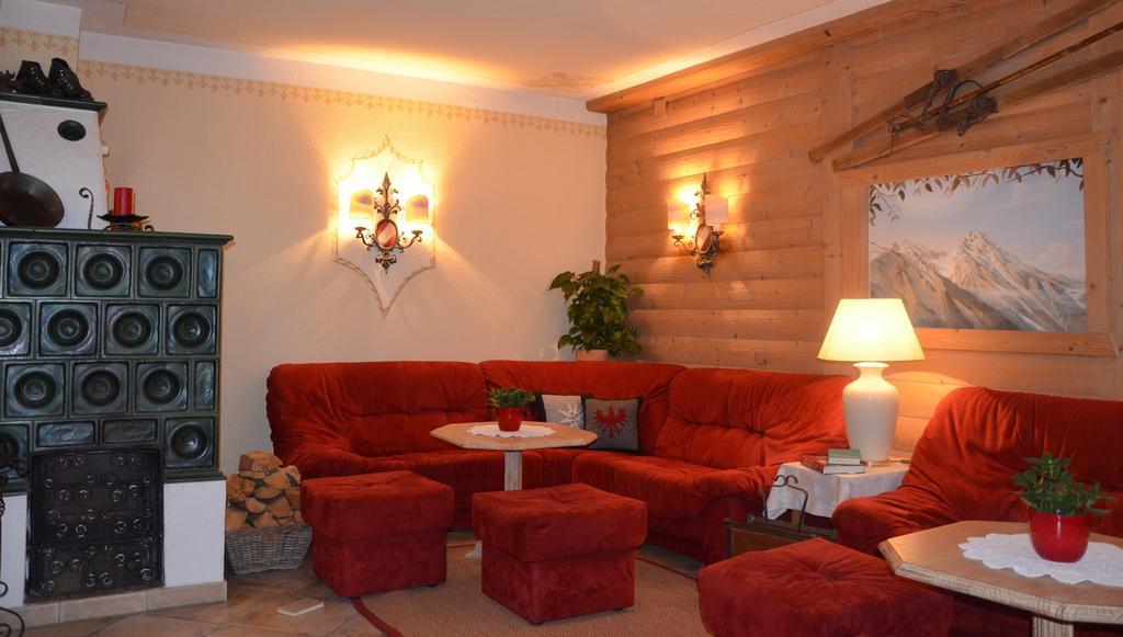 Hotel Pettneuerhof Pettneu am Arlberg Bagian luar foto