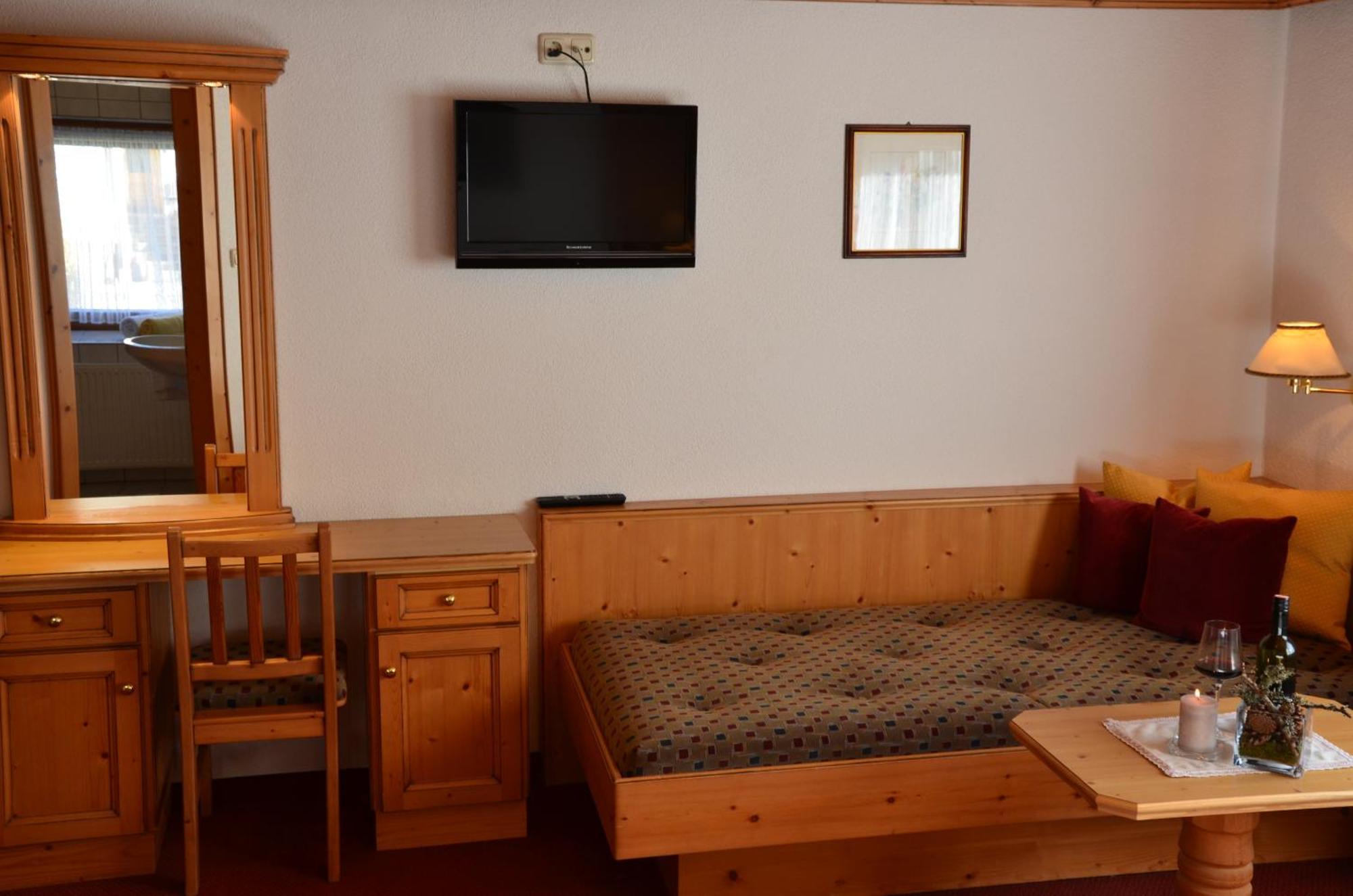 Hotel Pettneuerhof Pettneu am Arlberg Bagian luar foto