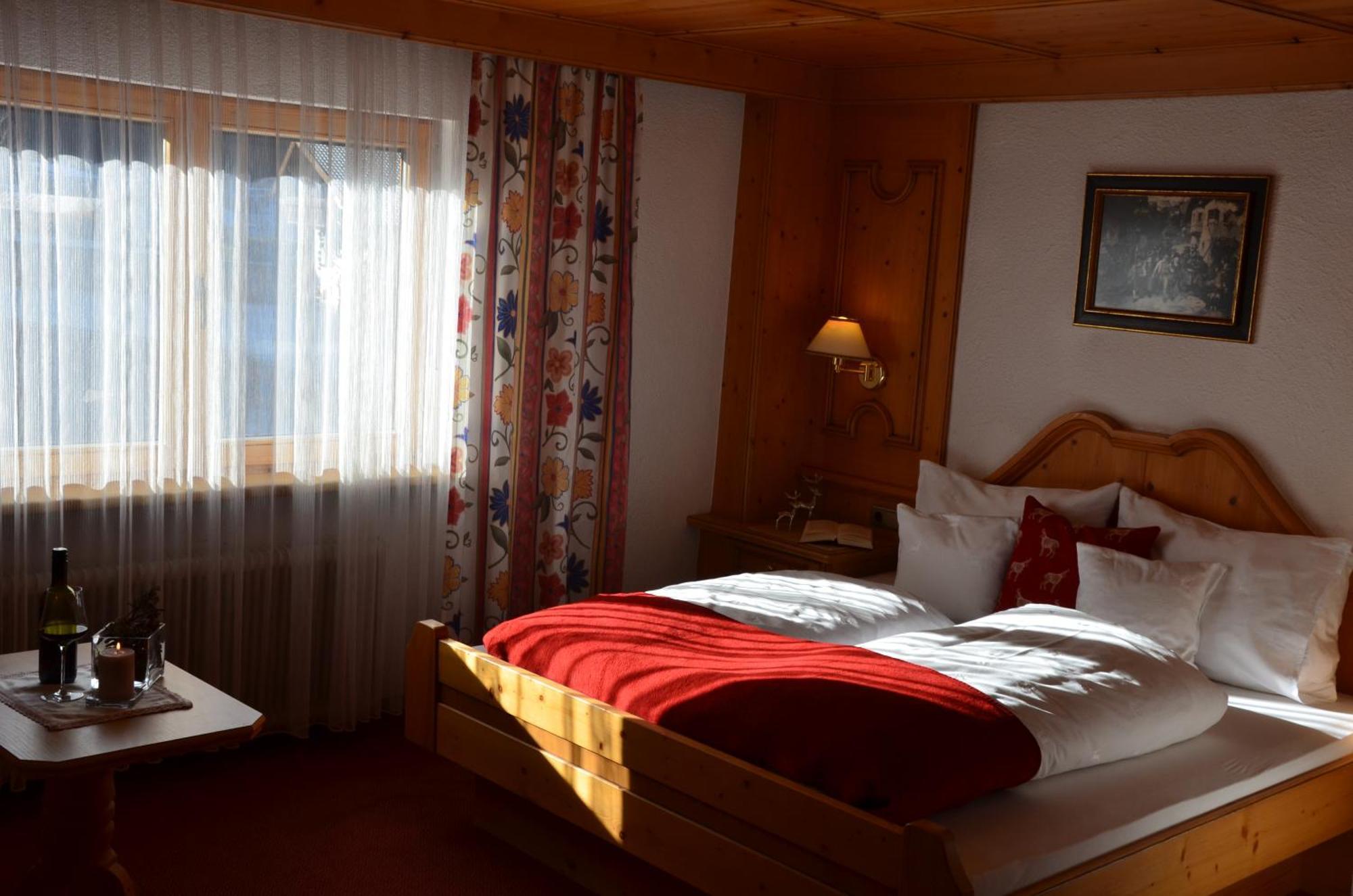 Hotel Pettneuerhof Pettneu am Arlberg Bagian luar foto