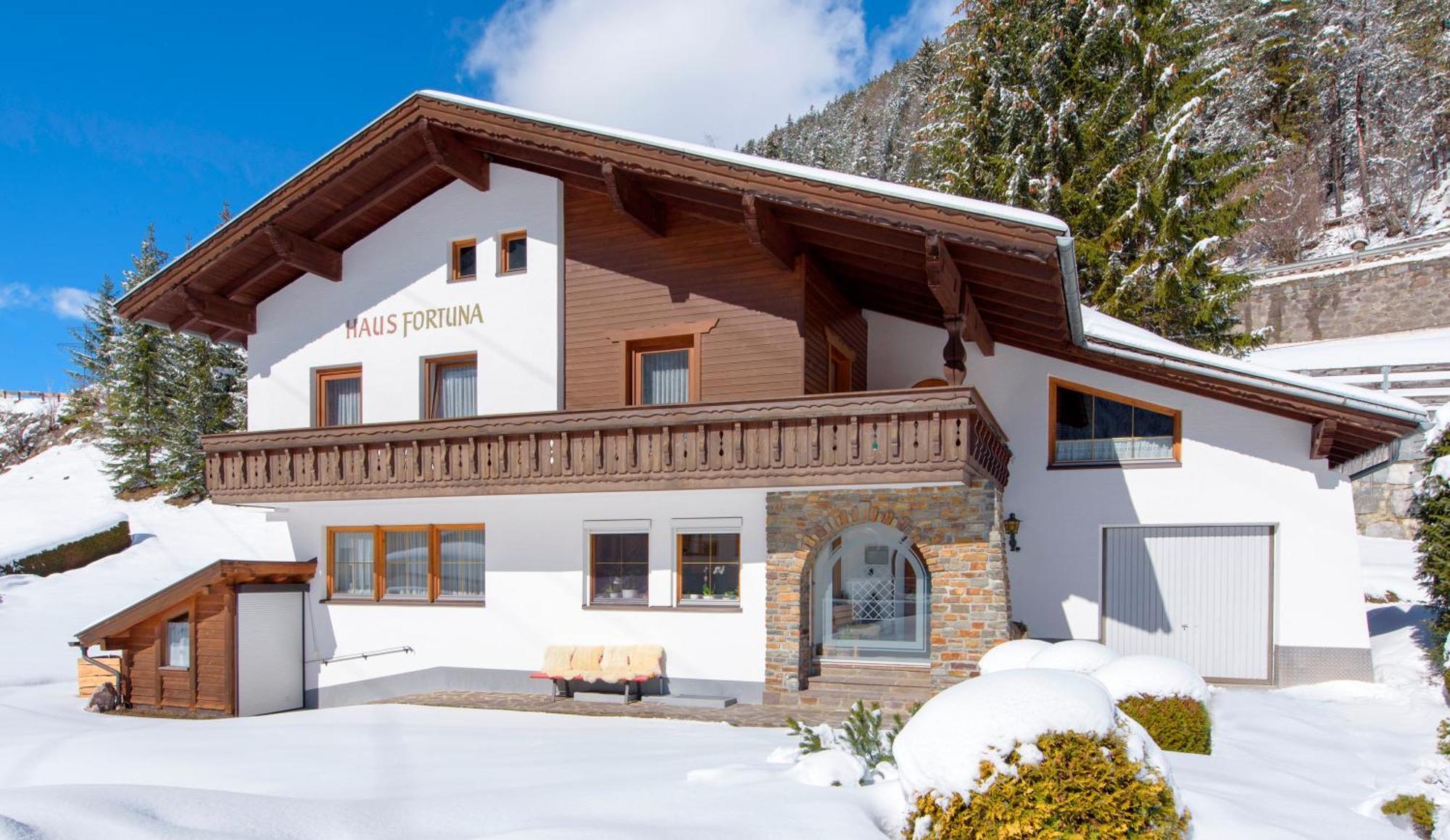 Hotel Pettneuerhof Pettneu am Arlberg Bagian luar foto
