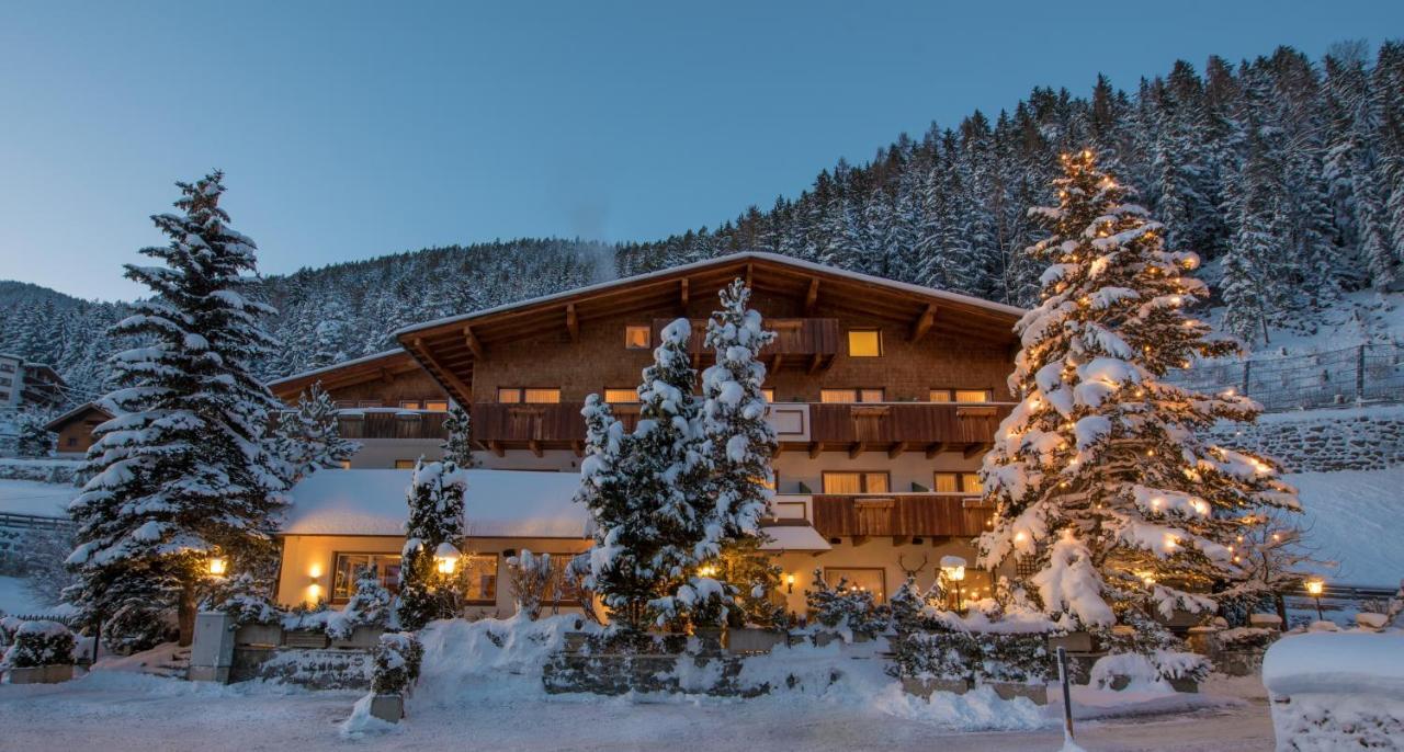 Hotel Pettneuerhof Pettneu am Arlberg Bagian luar foto